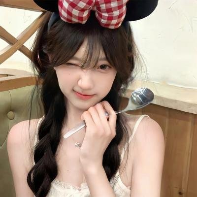 人别时光念未休